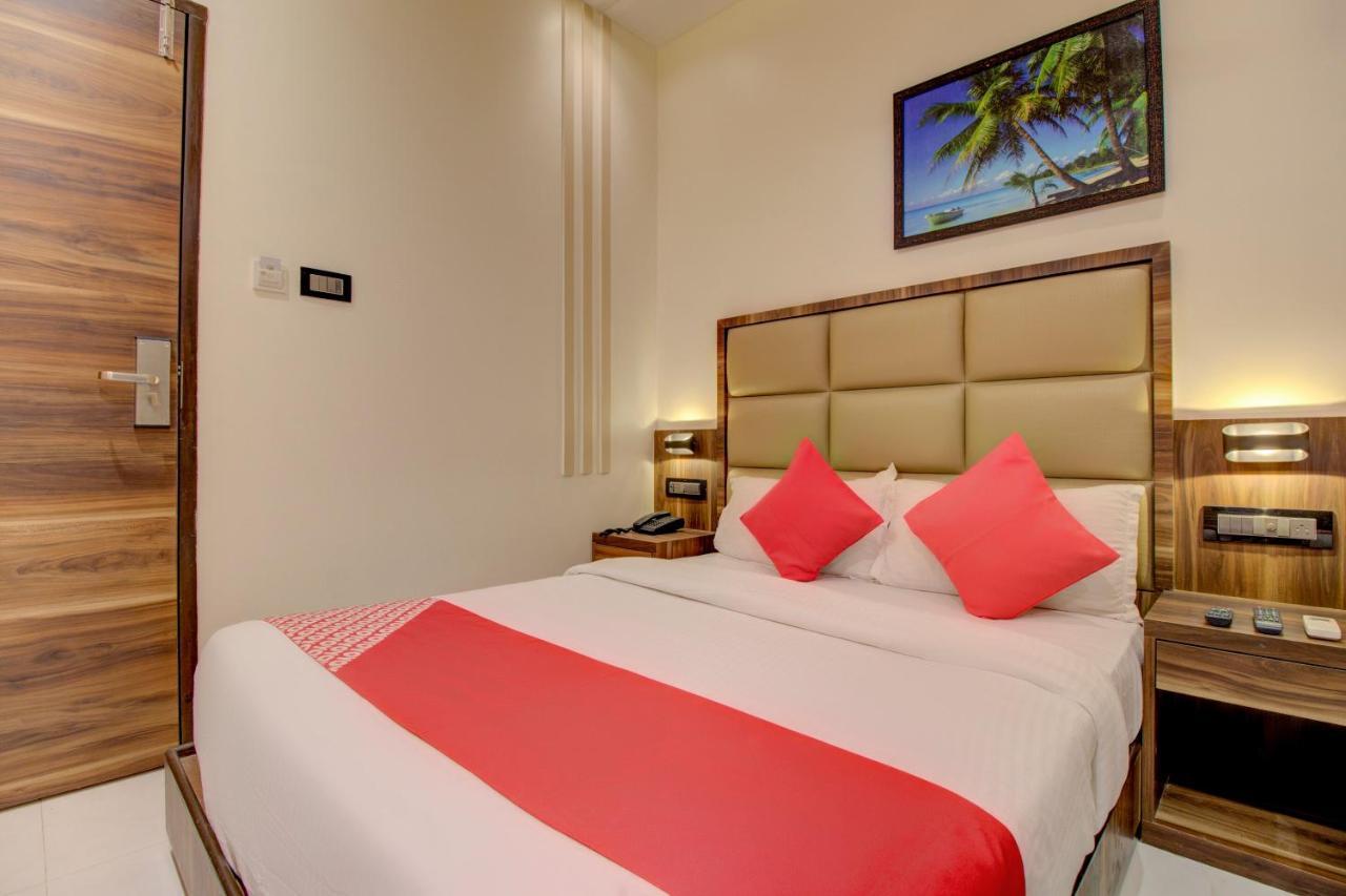 Oyo 76180 Hotel Meriton Bombaim Exterior foto