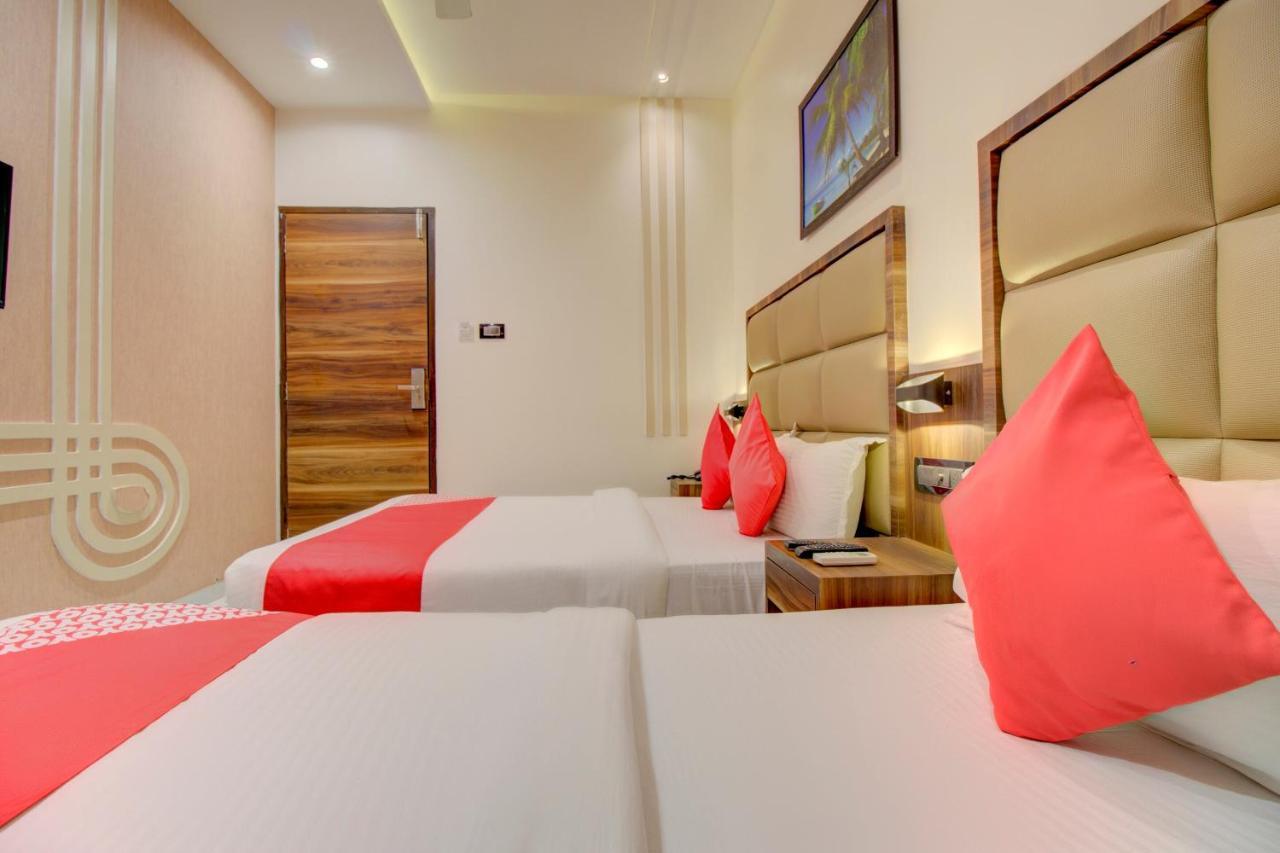 Oyo 76180 Hotel Meriton Bombaim Exterior foto